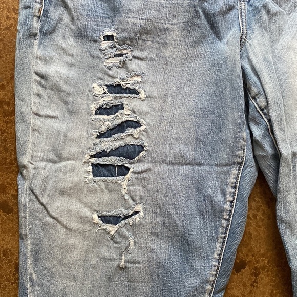 LANE Bryant medium wash distressed cropped ankle capri straight leg stretch jean - Picture 3 of 6